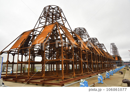 初秋の北海道函館市函館港西ふ頭で鋼製漁礁の製造風景を撮影 初秋の北海道函館市函館港西ふ頭で鋼製漁礁の製造風景を撮影 106861077