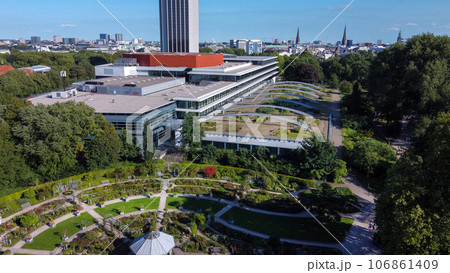 Circles of the rose garden of the Botanical Garden Planten un Blumen 106861409