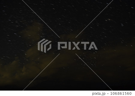 北杜市長坂町、南の空、雲間に見えたいて座・へびつかい座・さそり座 北杜市長坂町、南の空、雲間に見えたいて座・へびつかい座・さそり座 106861560