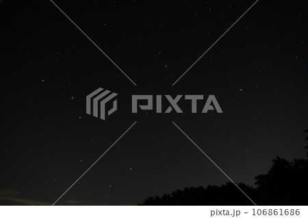 北杜市長坂町、北の空の北斗七星と北極星 106861686