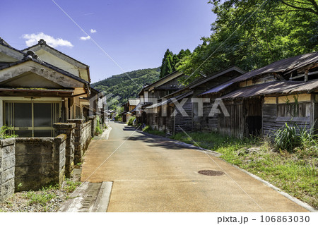 熊川宿 下ノ町の町並み 福井県若狭町 熊川宿 下ノ町の町並み 福井県若狭町 106863030