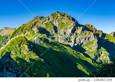 長野県の北アルプス針ノ木サーキット登山　スバリ岳 106863194