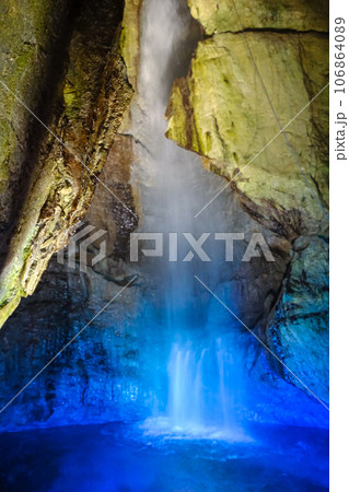天の岩戸の滝(縦)4 天の岩戸の滝(縦)4 106864089