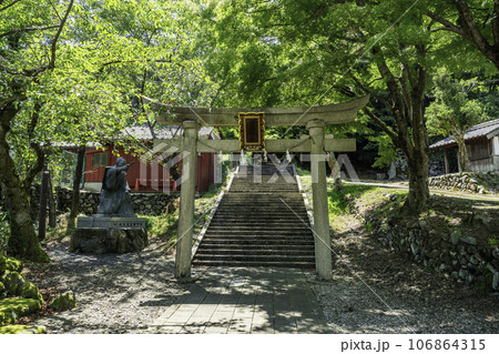 熊川宿 松木神社 鳥居 福井県若狭町 熊川宿 松木神社 鳥居 福井県若狭町 106864315