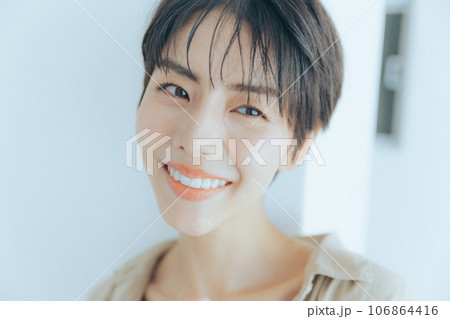 若い女性のライフスタイル 若い女性のライフスタイル 106864416