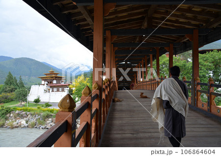 幸せの国ブータン プナカ・ゾンへの橋（Punakha, Bhutan） 106864604