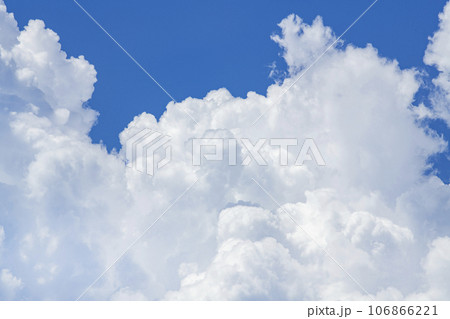 夏の青空と白い雲(夏空イメージ) 夏の青空と白い雲(夏空イメージ) 106866221