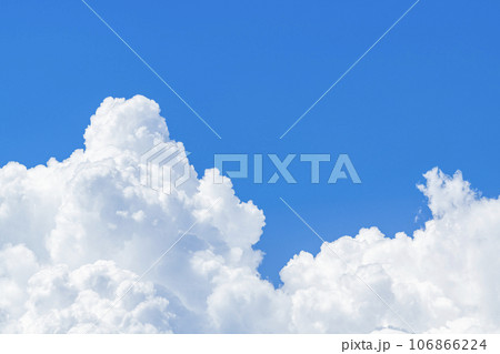 夏の青空と白い雲(夏空イメージ) 夏の青空と白い雲(夏空イメージ) 106866224