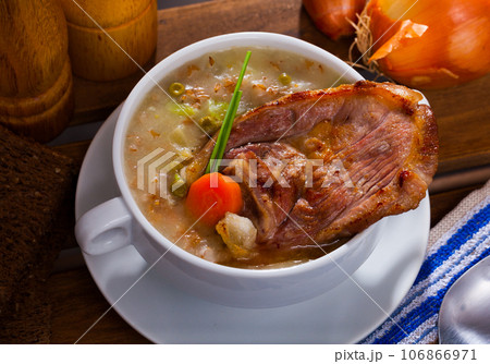 Mutton potage with green peas 106866971