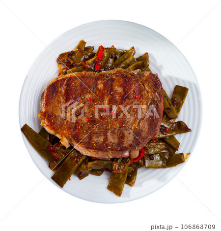 Steak beef with stewed green beans and pepper 106868709