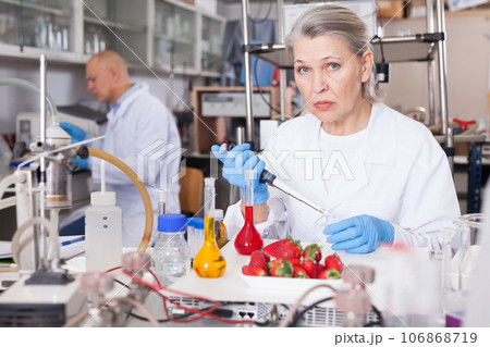 Female scientist checking agricultural products Female scientist checking agricultural products 106868719