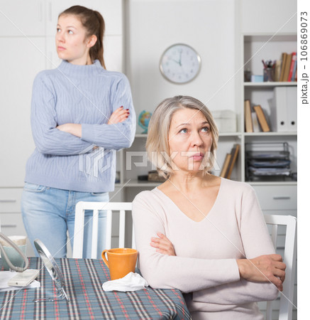 Silent resentment between mom and adult daughter 106869073