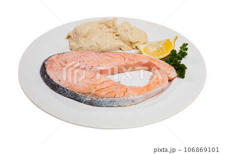 Slightly fried salmon with hummus Slightly fried salmon with hummus 106869101