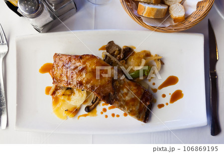 Top view of pork ribs in teriyaki sauce Top view of pork ribs in teriyaki sauce 106869195