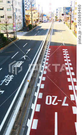 環七通り(東京都道318号環状七号線)の東京都北区中十条四丁目付近の道路の風景 環七通り(東京都道318号環状七号線)の東京都北区中十条四丁目付近の道路の風景 106869460
