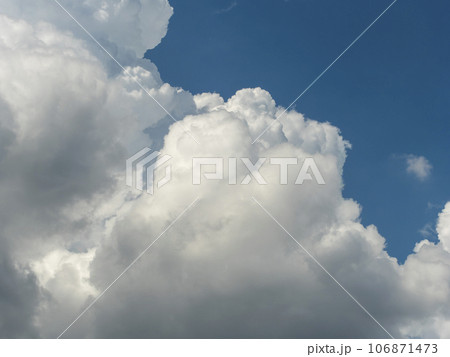 夏の青空と積乱雲 夏の青空と積乱雲 106871473