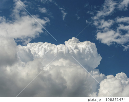 夏の青空と積乱雲 夏の青空と積乱雲 106871474
