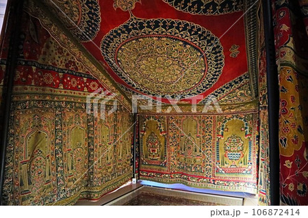 クラクフ、チャルトリスキ美術館の天幕 106872414