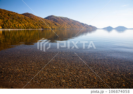 【北海道･支笏湖】支笏湖ブルーと周辺の紅葉 10月 106874058