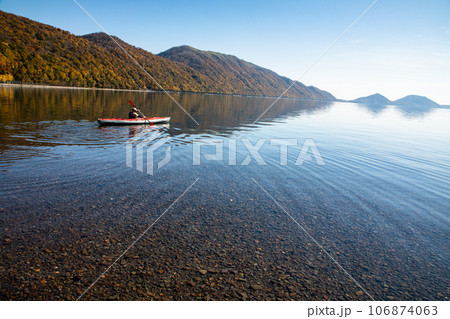 【北海道・支笏湖】支笏湖ブルーと周辺の紅葉 10月 【北海道・支笏湖】支笏湖ブルーと周辺の紅葉 10月 106874063