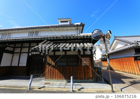 富田林　寺内町　古い町並みの風景　杉田家住宅 106875216