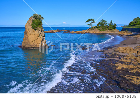 快晴の神奈川県横須賀市秋谷の立石眺望 106876138