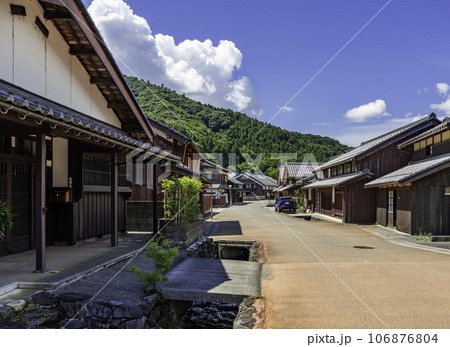 熊川宿 上ノ町の町並み 福井県若狭町 熊川宿 上ノ町の町並み 福井県若狭町 106876804