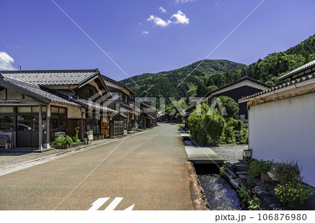 熊川宿 中ノ町の町並み 福井県若狭町 熊川宿 中ノ町の町並み 福井県若狭町 106876980