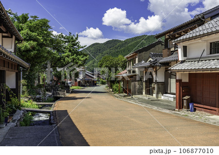 熊川宿　中ノ町の町並み　福井県若狭町 106877010
