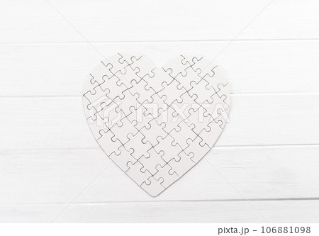 Puzzle in form of heart 106881098