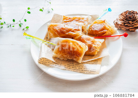 手作りミニ春巻アップルパイ 106881784
