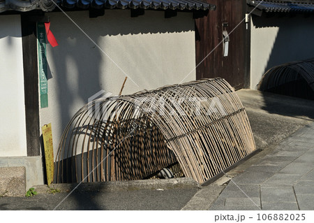 広島県竹原の古い町並みの犬矢来(いぬやらい) 広島県竹原の古い町並みの犬矢来(いぬやらい) 106882025