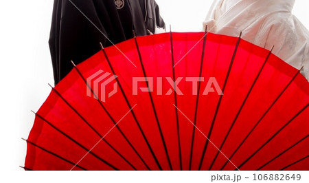 和装白無垢傘夫婦前撮りイメージ 和装白無垢傘夫婦前撮りイメージ 106882649