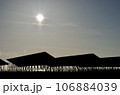 太陽光パネルのシルエット 106884039