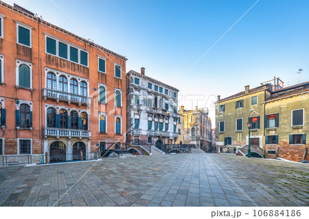 Historic building of Venice in sunny morning. 106884186