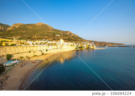 City beach in Castellammare del Golfo at sunrise. 106884224