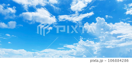 青空と白い雲 106884286