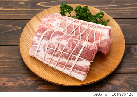 豚肉の肩ロースブロック 豚肉の肩ロースブロック 106885420