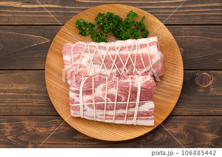 豚肉の肩ロースブロック 106885442