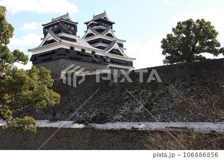 The Famous Landscape vintage building of Kumamoto Castle in Northern Kyushu, Japan. 106886856