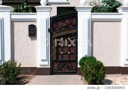 Gates into the courtyard, gate view from the street, Forged gates 106888063