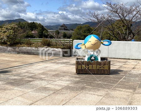 【佐賀県・国指定特別史跡】環濠集落「吉野ヶ里遺跡」入り口・マスコットキャラクター「ひみか」 106889303