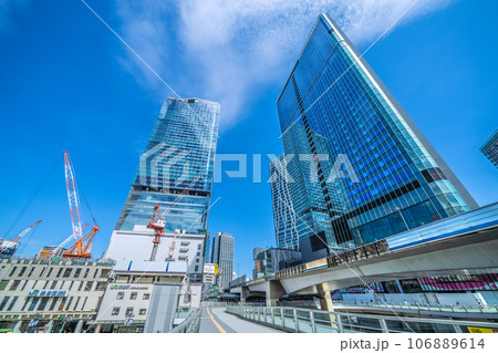 日本の東京都市景観 9月。渋谷駅や渋谷駅解体工事、大型クレーンなどを望む。画面右は桜丘口再開発 日本の東京都市景観 9月。渋谷駅や渋谷駅解体工事、大型クレーンなどを望む。画面右は桜丘口再開発 106889614