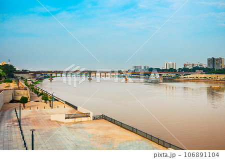 Sabarmati riverfront aerial view, Ahmedabad 106891104