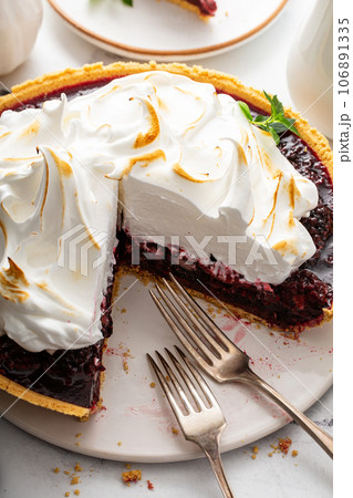 Blackberry pie topped with toasted meringue, dessert idea Blackberry pie topped with toasted meringue, dessert idea 106891335