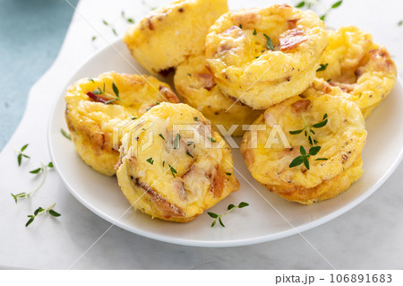 Bacon and cheddar egg muffins for breakfast 106891683