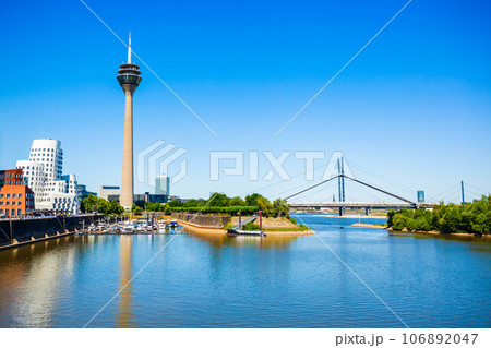 Medienhafen Media Harbour district, Dusseldorf Medienhafen Media Harbour district, Dusseldorf 106892047