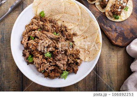 Mexican pork carnitas weith corn tortillas, ready to eat Mexican pork carnitas weith corn tortillas, ready to eat 106892253
