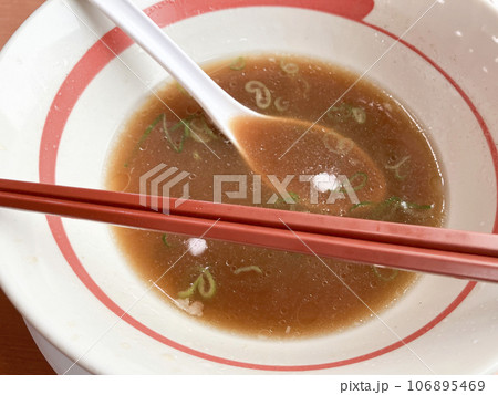健康、ダイエットの為ラーメンスープを残す 健康、ダイエットの為ラーメンスープを残す 106895469
