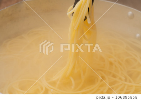 パスタ　トング 106895858